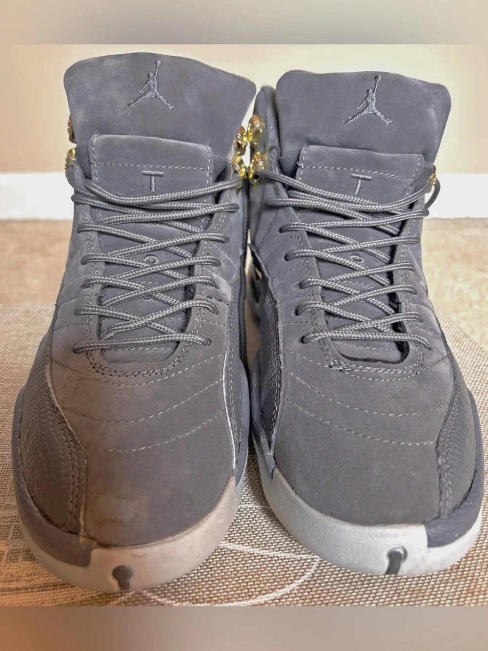 Men’s Jordan High-Top Sneakers in Gray with Gold Accents size 8.5